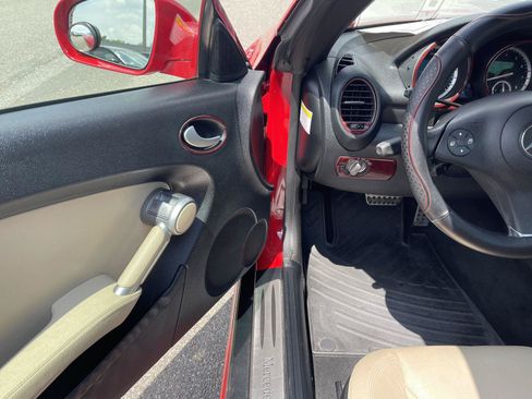 Used 2009 Mercedes-Benz SLK 300 image 2