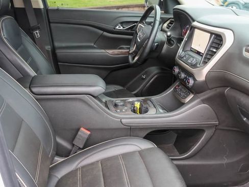 Used 2023 GMC Acadia Denali w/ Denali Technology Package FWD image 17
