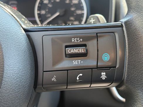 Used 2023 Nissan Rogue SV FWD image 18