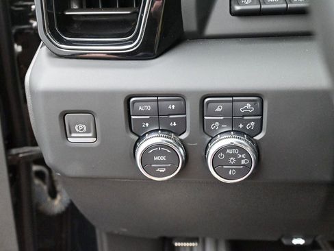 Used 2024 GMC Sierra 2500 AT4 w/ AT4 Premium Plus Package AWD/4WD image 20