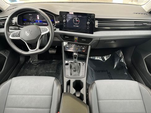 Used 2025 Volkswagen Jetta SE image 29