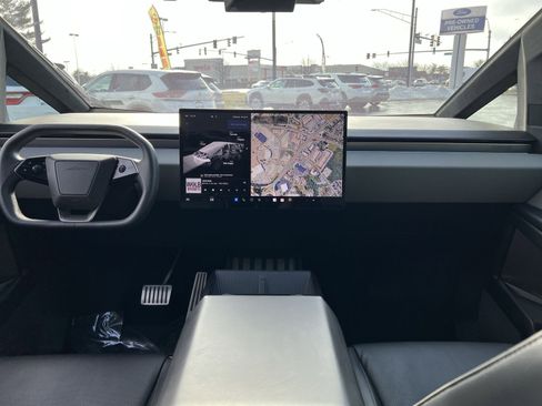 Used 2024 Tesla Cybertruck AWD Crew Cab image 23