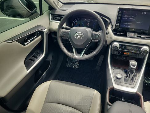 Used 2022 Toyota RAV4 Limited AWD/4WD image 17
