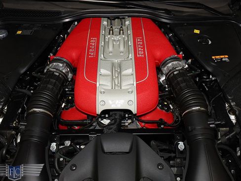 Used 2020 Ferrari 812 Superfast image 40