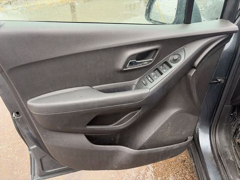 Used 2016 Chevrolet Trax LT w/ LT Convenience Package image 12