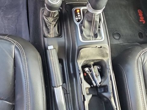 Used 2018 Jeep Wrangler Unlimited Sahara AWD/4WD image 18