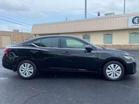Used 2025 Nissan Sentra S image 6