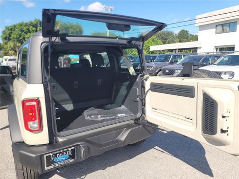 New 2025 Ford Bronco 4-Door image 15