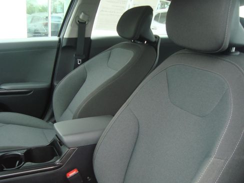 Used 2025 Kia K4 FWD image 8