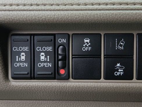 Used 2019 Honda Odyssey EX image 17