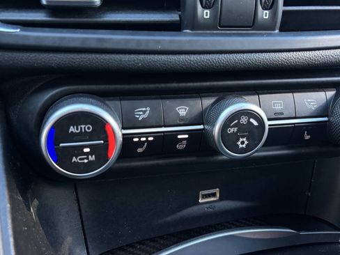 Used 2017 Alfa Romeo Giulia Quadrifoglio image 16