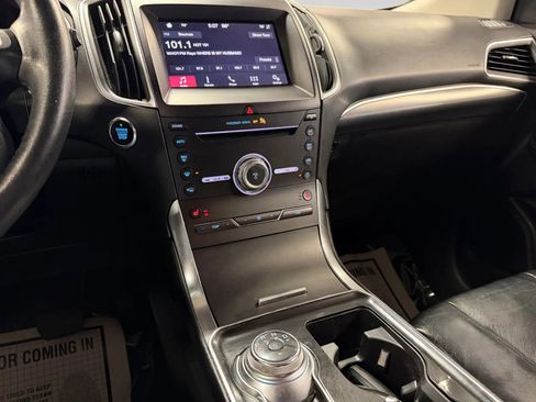 Used 2019 Ford Edge Titanium image 21