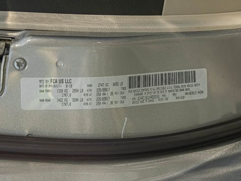 Used 2019 Chrysler Pacifica Touring-L image 68