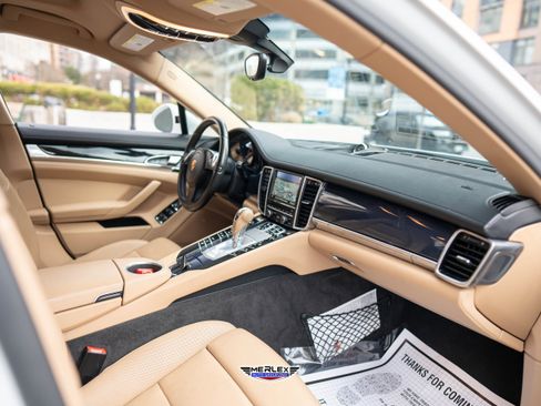Used 2016 Porsche Panamera 4 image 15