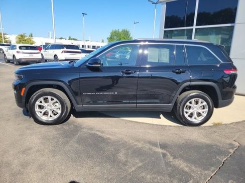 Used 2023 Jeep Grand Cherokee Limited AWD/4WD image 3