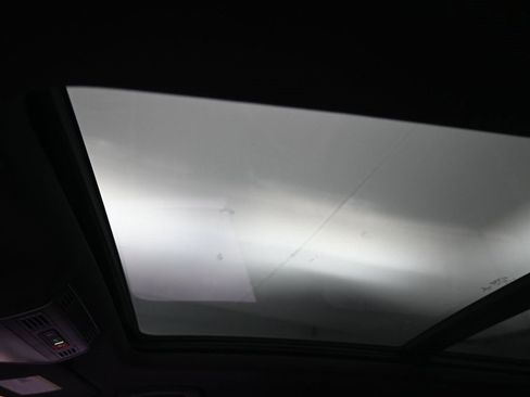 Used 2021 Volkswagen Tiguan SE R-Line image 19