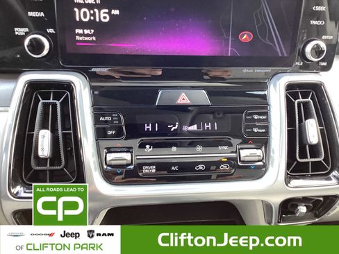 Used 2023 Kia Sorento SX Prestige image 23