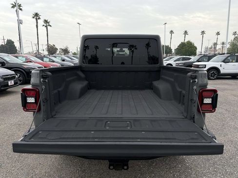 Used 2020 Jeep Gladiator Rubicon image 25