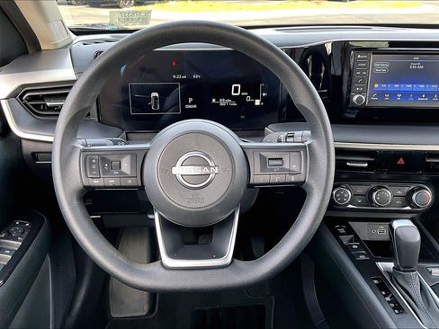 Used 2025 Nissan Kicks S w/ Charging Package image 9