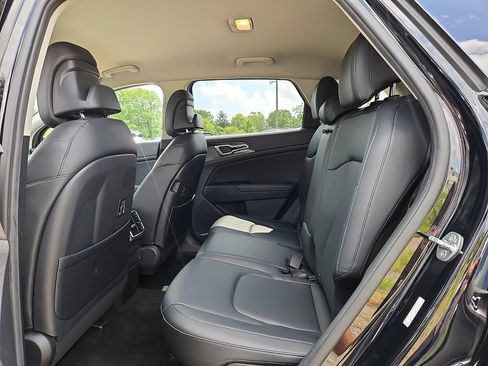 Certified 2023 Kia Sportage EX AWD/4WD image 12