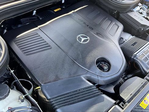 Used 2025 Mercedes-Benz GLS 450 4MATIC image 32