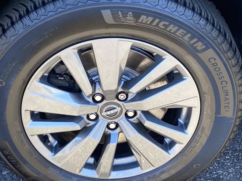 Used 2022 Nissan Pathfinder SV AWD/4WD image 28