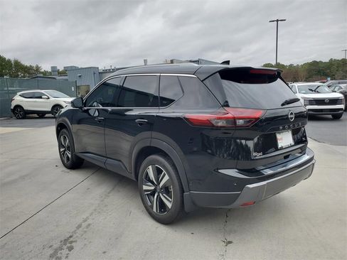 Certified 2025 Nissan Rogue SL w/ SL Premium Package image 10