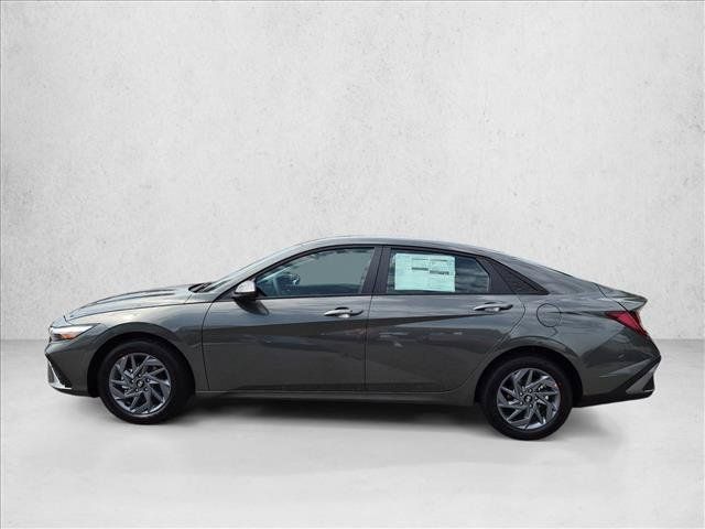 New 2026 Hyundai Elantra Hybrid FWD image 5