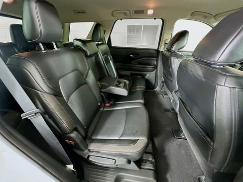 Certified 2024 Nissan Pathfinder SL AWD/4WD image 37