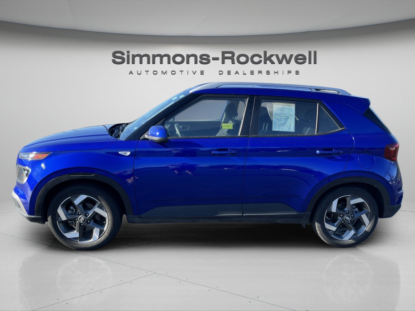 Used 2025 Hyundai Venue SEL FWD image 2