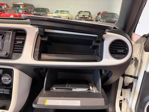 Used 2019 Volkswagen Beetle 2.0T S FWD image 31