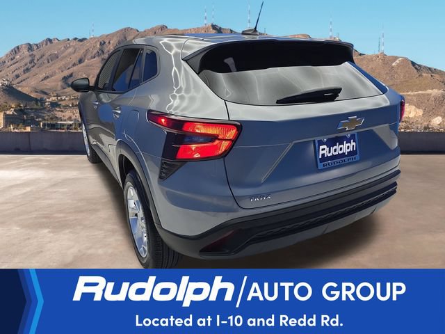 Used 2024 Chevrolet Trax LS w/ LS Convenience Package FWD image 3