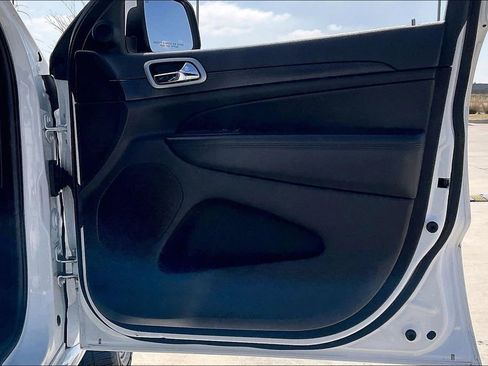 Used 2018 Jeep Grand Cherokee Altitude image 22