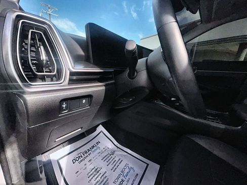 Used 2025 Kia Sorento S FWD image 13