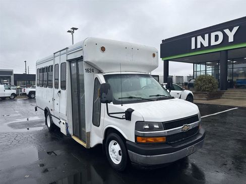 Used 2016 Chevrolet Express 4500 w/ Shuttle Bus Package RWD image 3