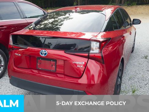 Used 2019 Toyota Prius XLE FWD image 3