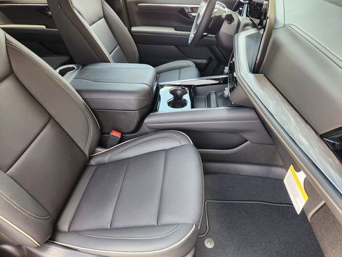 New 2025 Chevrolet Suburban Premier image 10