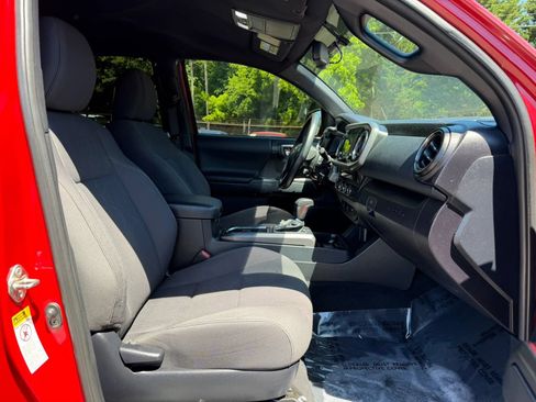 Used 2017 Toyota Tacoma TRD Sport w/ Tow Package (A/T) AWD/4WD image 13
