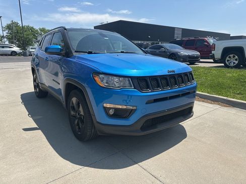 Used 2019 Jeep Compass Latitude FWD image 4