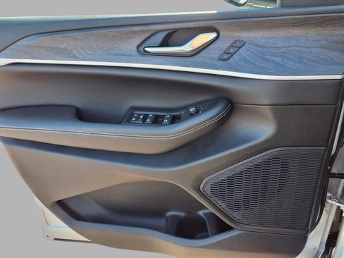 New 2025 Jeep Grand Cherokee Limited image 16