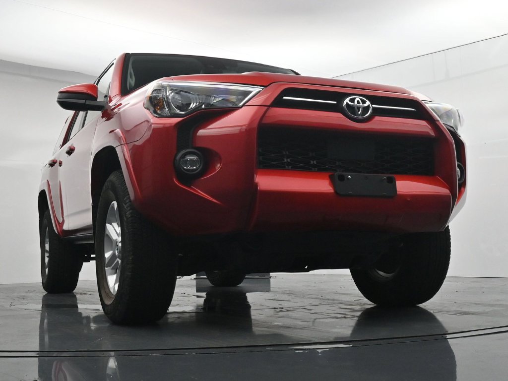 Used 2024 Toyota 4Runner SR5 AWD/4WD image 31