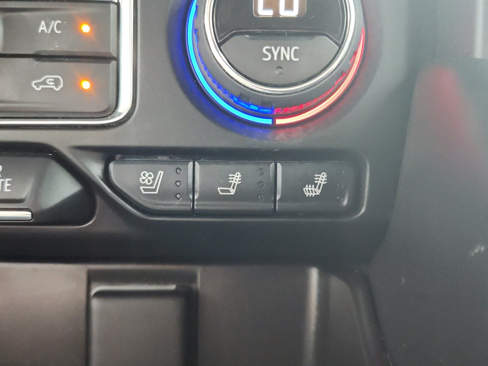Used 2024 Chevrolet Tahoe Premier RWD image 33