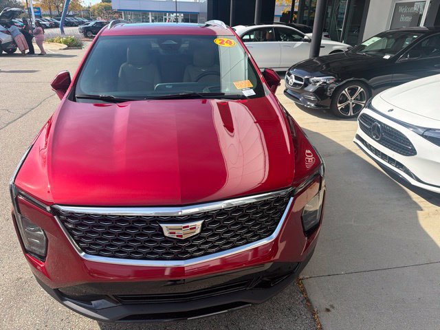 Used 2024 Cadillac XT4 Premium Luxury w/ Technology Package AWD/4WD image 3