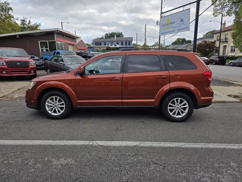 Used 2014 Dodge Journey SXT w/ Flexible Seating Group image 8