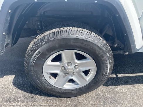 Used 2022 Jeep Gladiator Sport AWD/4WD image 39