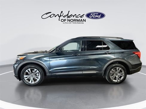 Used 2022 Ford Explorer XLT w/ Equipment Group 202A image 5
