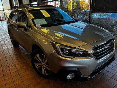 Used 2018 Subaru Outback 2.5i Limited AWD/4WD image 1