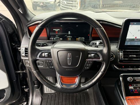 Used 2020 Lincoln Navigator L Reserve w/ Equipment Group 208A Reserve image 18