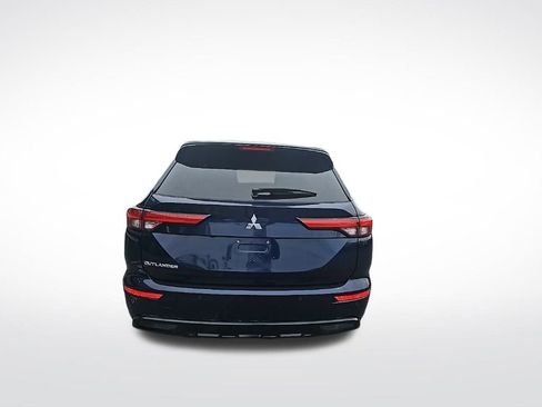 Used 2022 Mitsubishi Outlander SE image 7