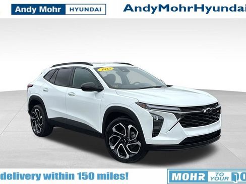 Used 2025 Chevrolet Trax RS w/ Sunroof Package image 1